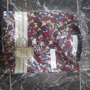 💚 2/$35 NWT Tabi short sleeve dress shirt - cranberry red leaf print